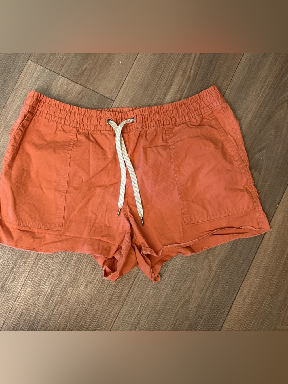 Vuori Women’s Vintage Ripstop Shorts Burnt Orange Size Large